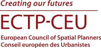 L’ASSURB ricorda che sono aperte le iscrizioni a due importanti iniziative del Consiglio europeo degli urbanisti (ECTP-CEU): il Premio europeo di pianificazione e il Workshop dei giovani pianificatori europei.  Per il Premio europeo di pianificazione 2019-2020 (in inglese “European Urban and Regional Planning Awards”, in francese “Grand Prix Européen de l’Urbanisme”) bisogna mandare la propria candidatura entro il 1º giugno 2020 secondo le indicazioni contenute nel bando disponibile all’indirizzo http://www.ectp-ceu.eu/index.php/en/awards/awards-about. La quota di partecipazione è di 500 euro. Per i progetti che, al momento della candidatura hanno ricevuto l’approvazione da parte di un’associazione professionale membro del CEU, la quota d’iscrizione è ridotta a 250 euro. Pertanto, come tutte le altre associazioni sorelle in Europa, anche l’ASSURB ha la possibilità di esprimere il proprio endorsement per un progetto. A tal fine si prega di mettersi in contatto attarverso l’indirizzo email premio[@]urbanisti.it  Invece per il Workshop europeo dei giovani pianificatori (Young Planners Workshop) occorre presentare entro il 15 aprile 2020, sotto forma di abstract di 300 parole, un’ipotesi di lavoro per il tema “Heritage in a Planning Context”. Se accettati dalla commissione di valutazione, i giovani pianificatori europei parteciperanno a una serie di incontri in videoconferenza in cui confrontarsi e orientare i proprio contributi. La sessione finale del workshop si terrà quest’anno in autunno ad Atene. Tutte le attività del workshop si svolgeranno in lingua inglese. I vincitori del “miglior approccio europeo” nell’ambito del Premio ASSURB 2019, Gianluca Zanatta e Omar Bignucolo dell’Università IUAV di Venezia, parteciperanno di diritto al workshop per conto dell’ASSURB. Maggiori informazioni sul sito Internet del CEU all’indirizzo http://www.ectp-ceu.eu/index.php/en/youngplanners/2020-yp.